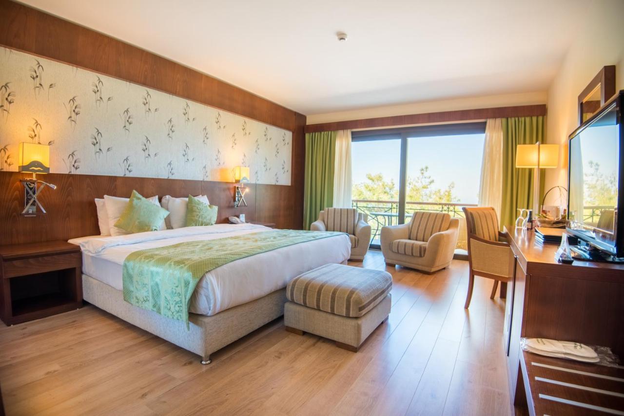 โคลิเนียม กอล์ฟแอนด์บีช รีสอร์ต Hotel Agios Georgios  ภายนอก รูปภาพ
