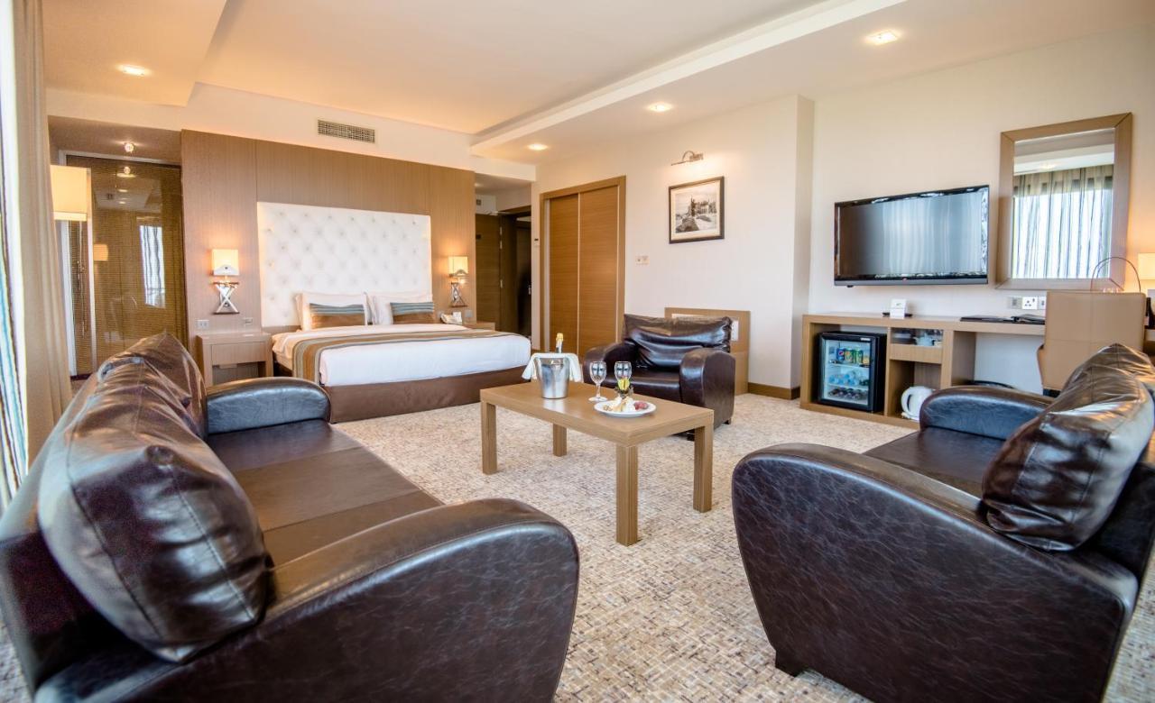 โคลิเนียม กอล์ฟแอนด์บีช รีสอร์ต Hotel Agios Georgios  ภายนอก รูปภาพ