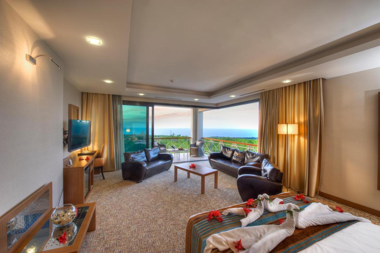 โคลิเนียม กอล์ฟแอนด์บีช รีสอร์ต Hotel Agios Georgios  ภายนอก รูปภาพ
